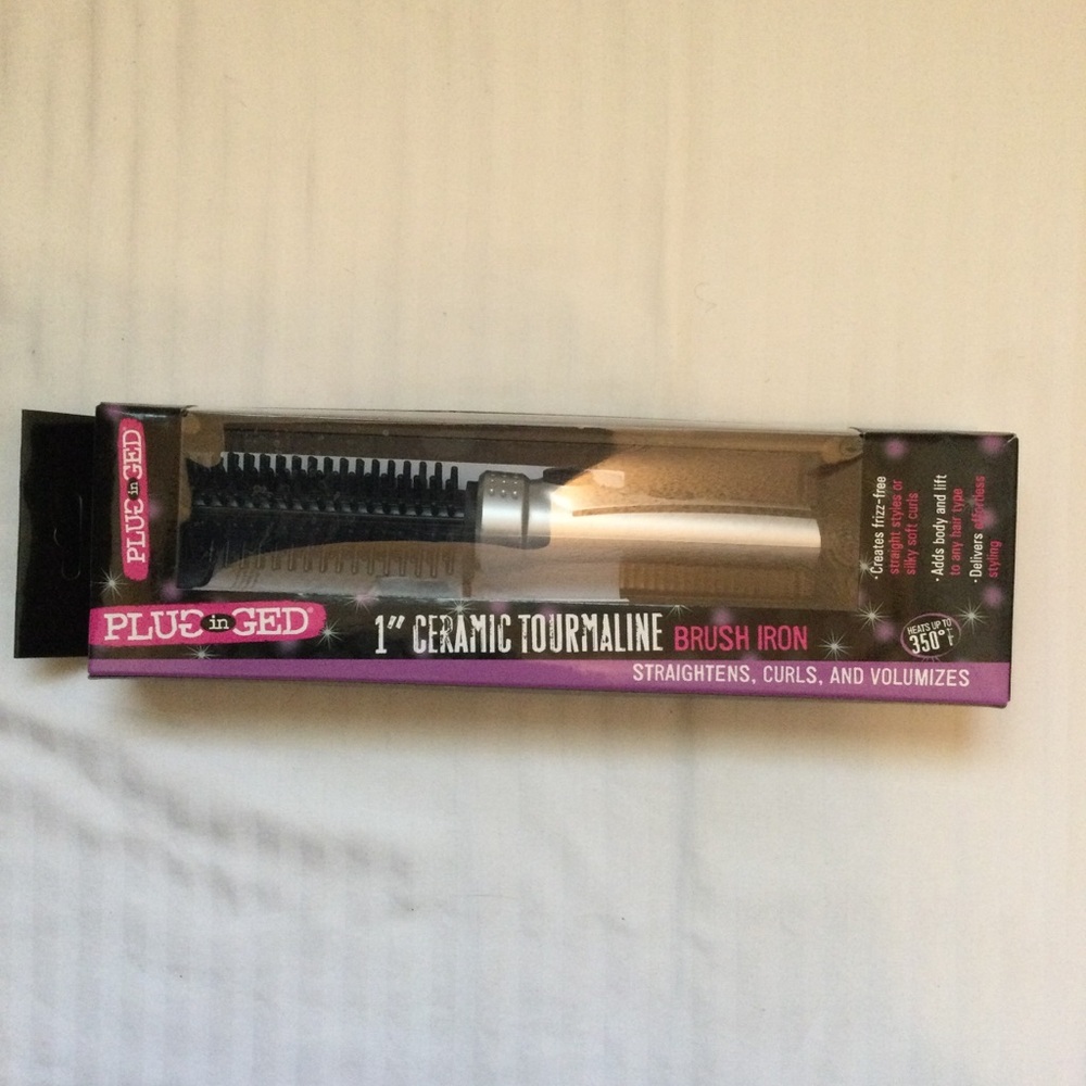 Plugged In 1” Ceramic Tourmaline Round Brush Iron